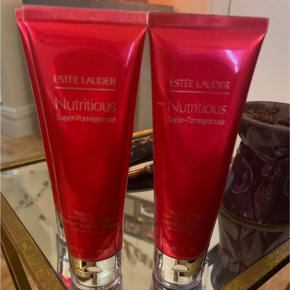 Estee Lauder Nutritious Cleanser - Vibrant Red
